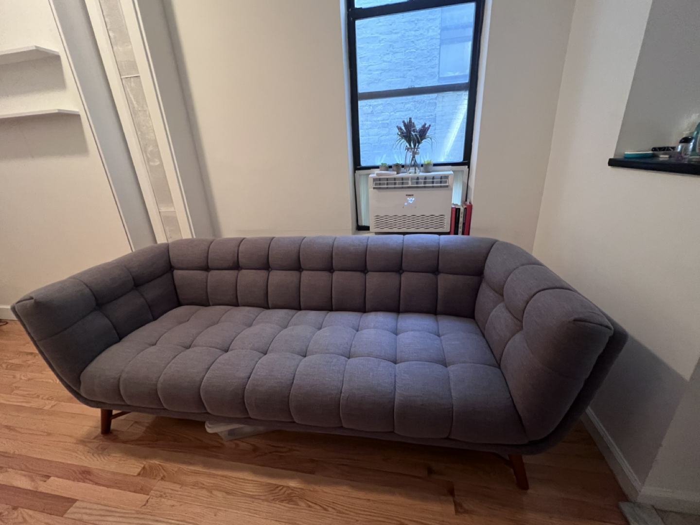Couch - photo 3