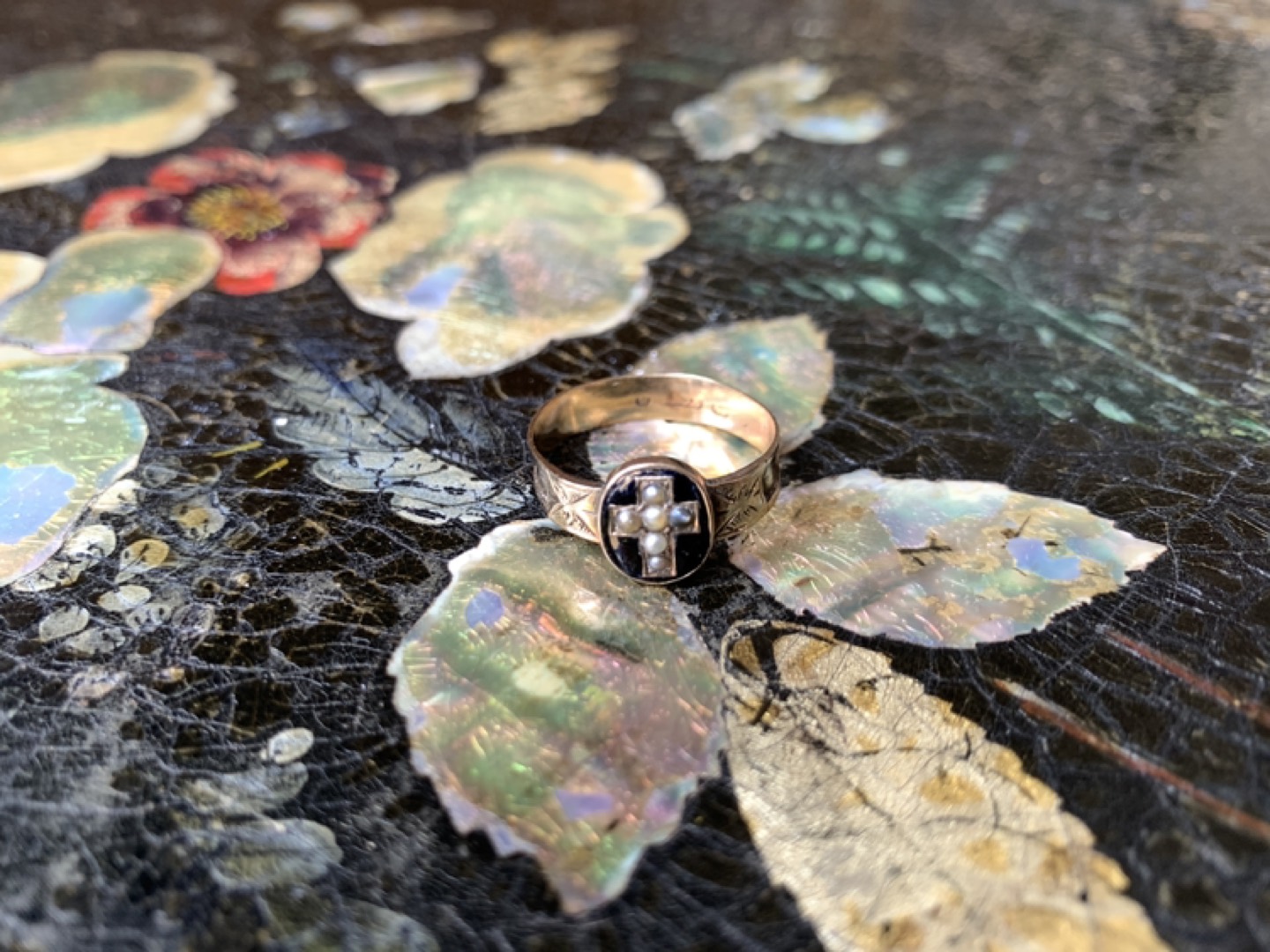 Antique Georgian 10k and Pearl Mourning Ring image indicator(2)