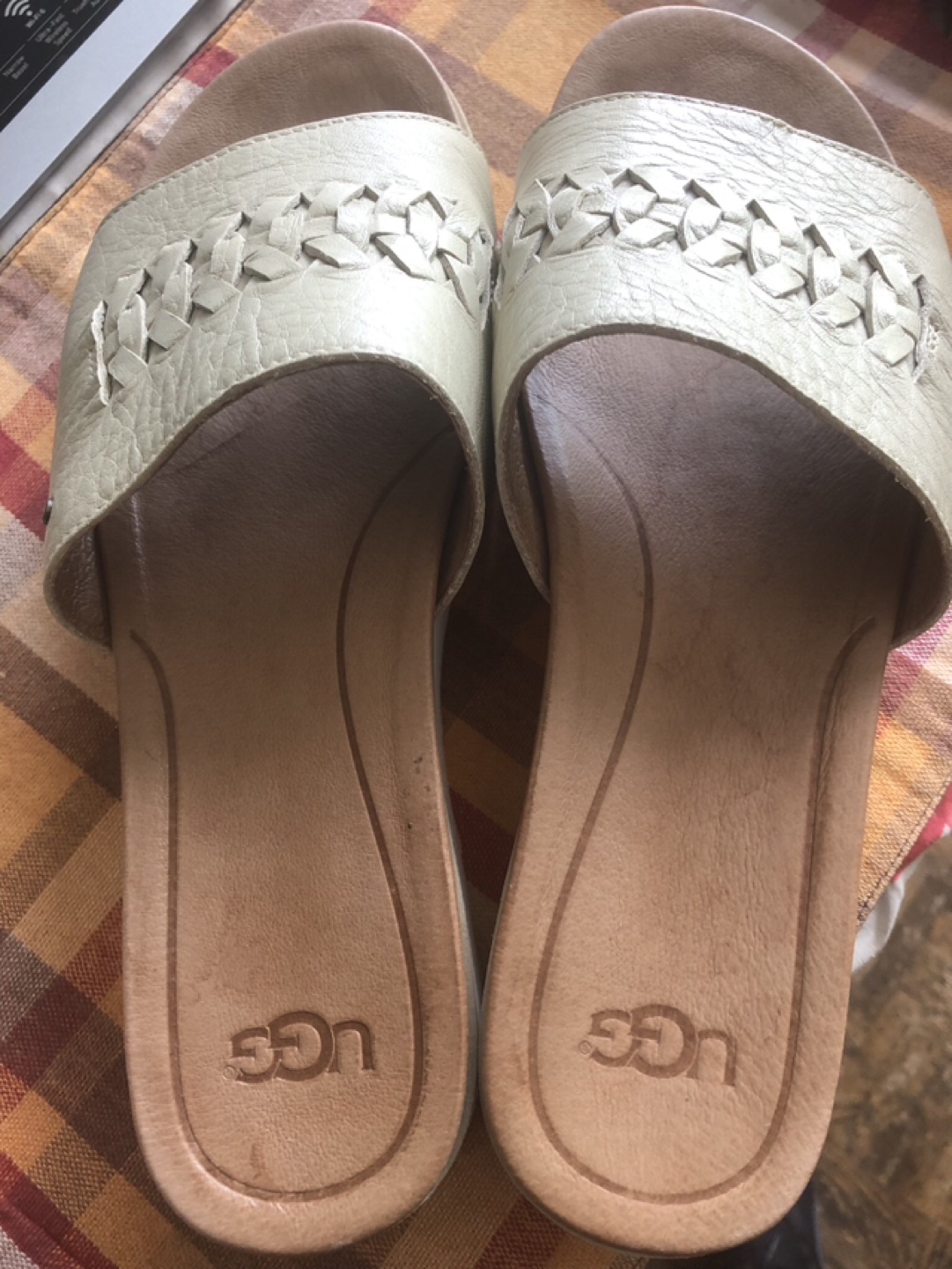 Uggs platform leather sandals sz. 9 thumbnail