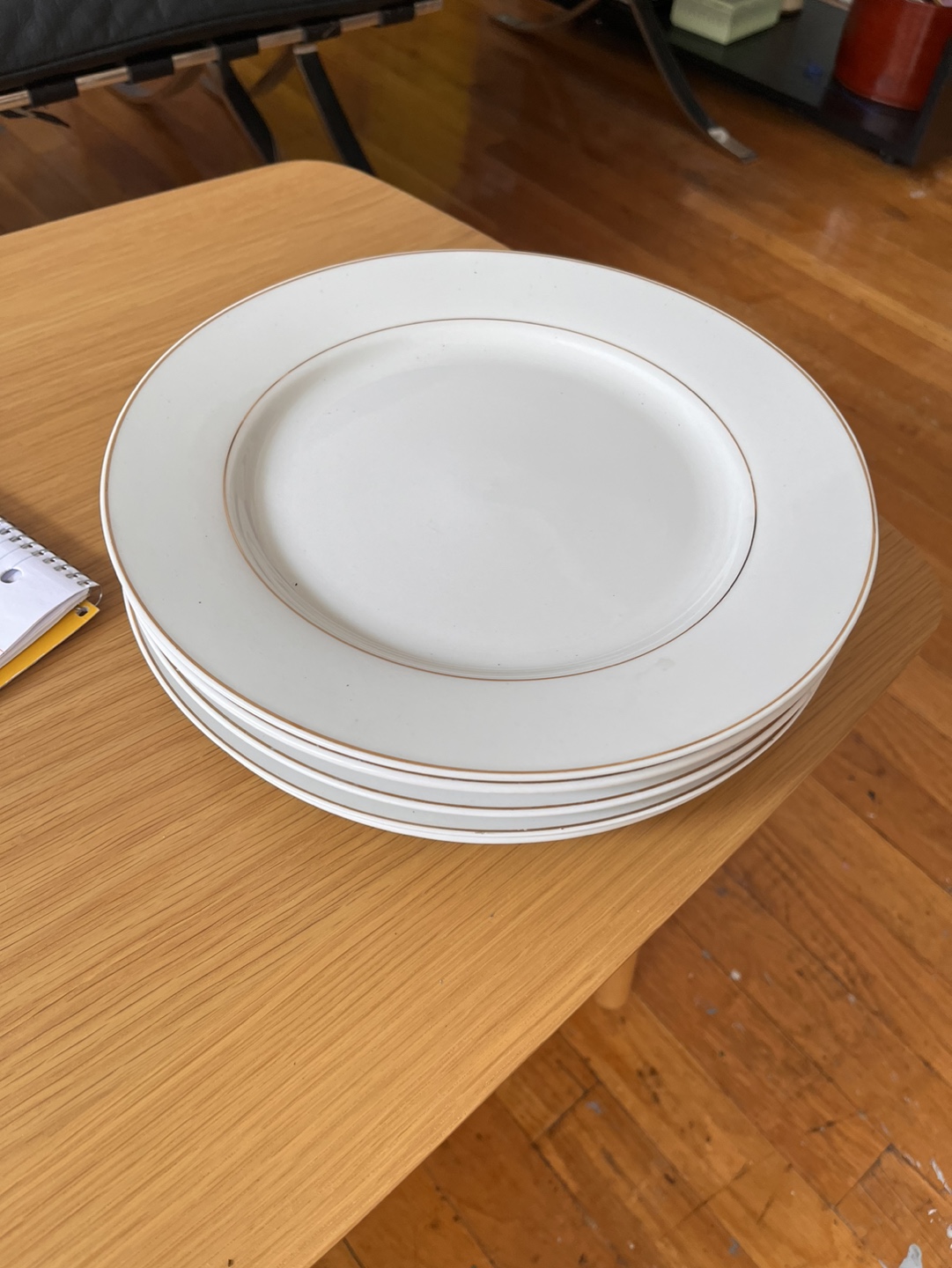Gibson dinner’s plates, 5 pieces