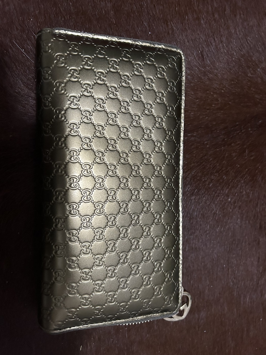 Gucci wallet image indicator(2)