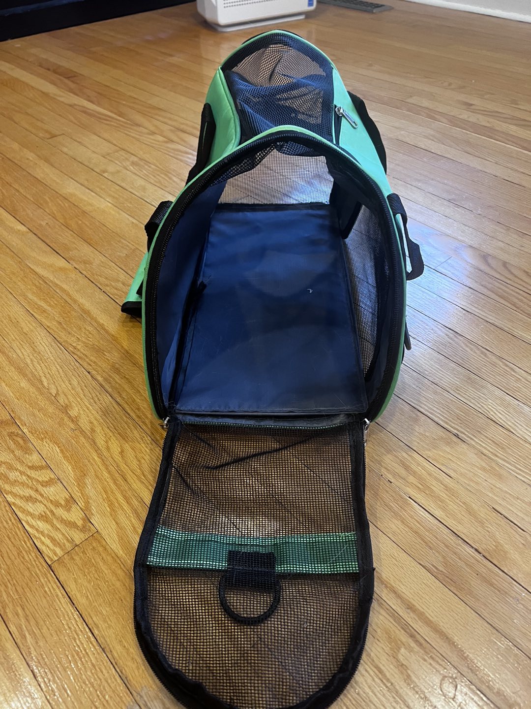 Pet carrier thumbnail