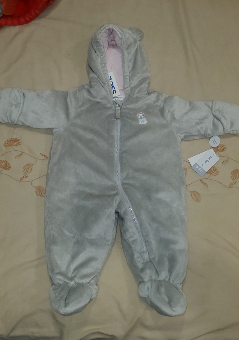 Baby Winter suit(6 to 9 months).
*Brand new with tags