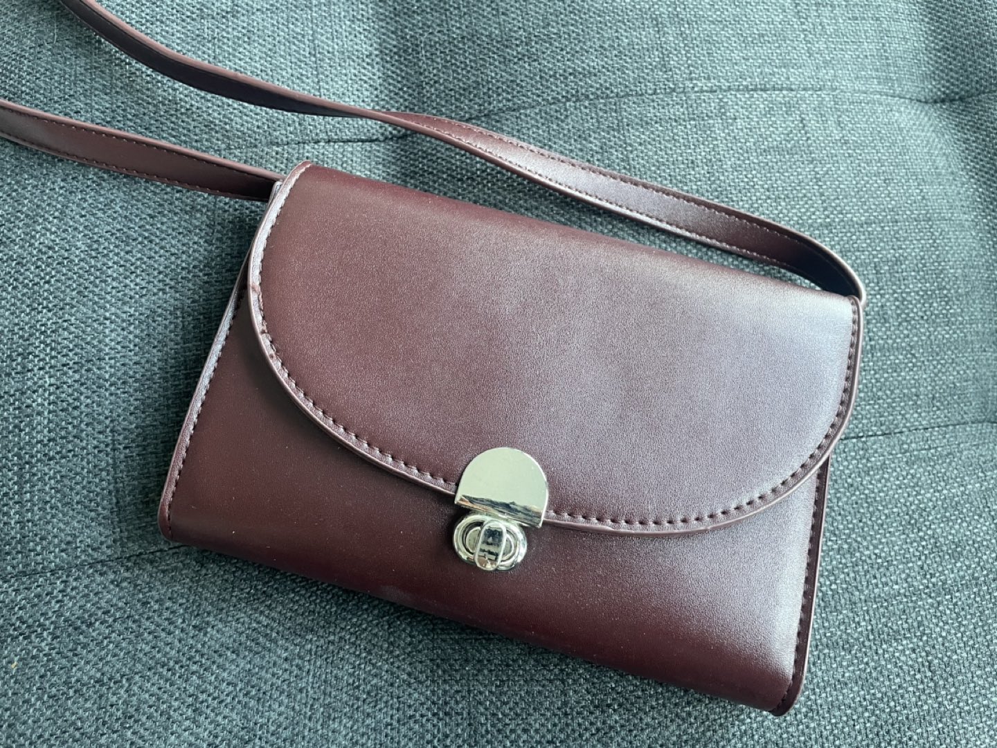 Burgundy corssbody bag thumbnail