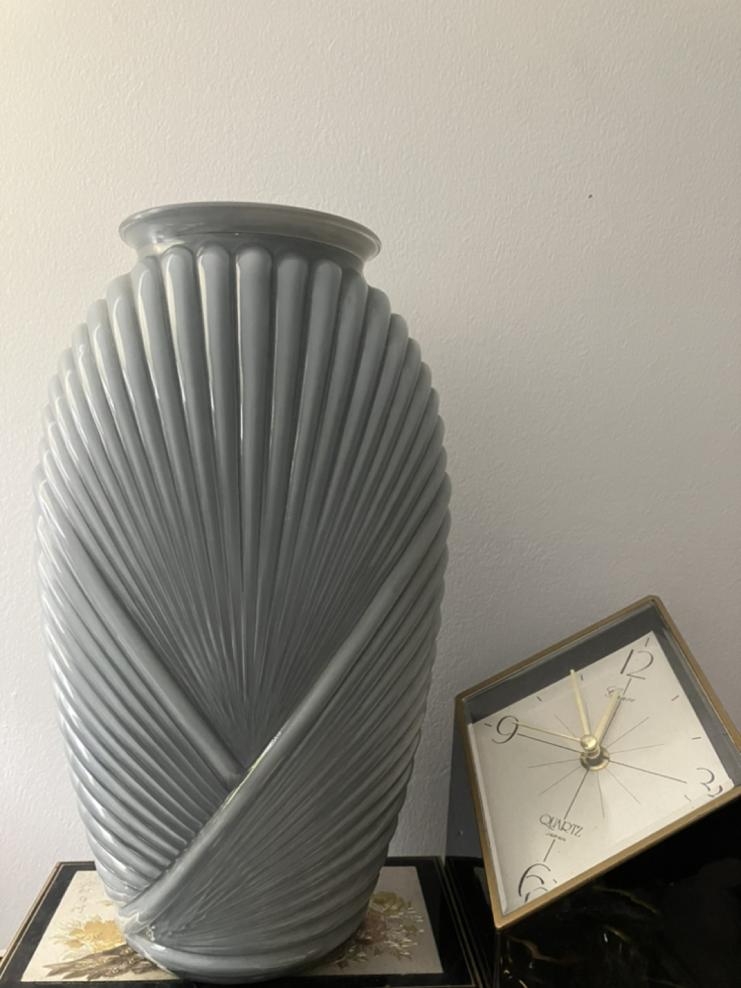 Vintage grey tall Anchor Hocking shell vase ⬆️ thumbnail