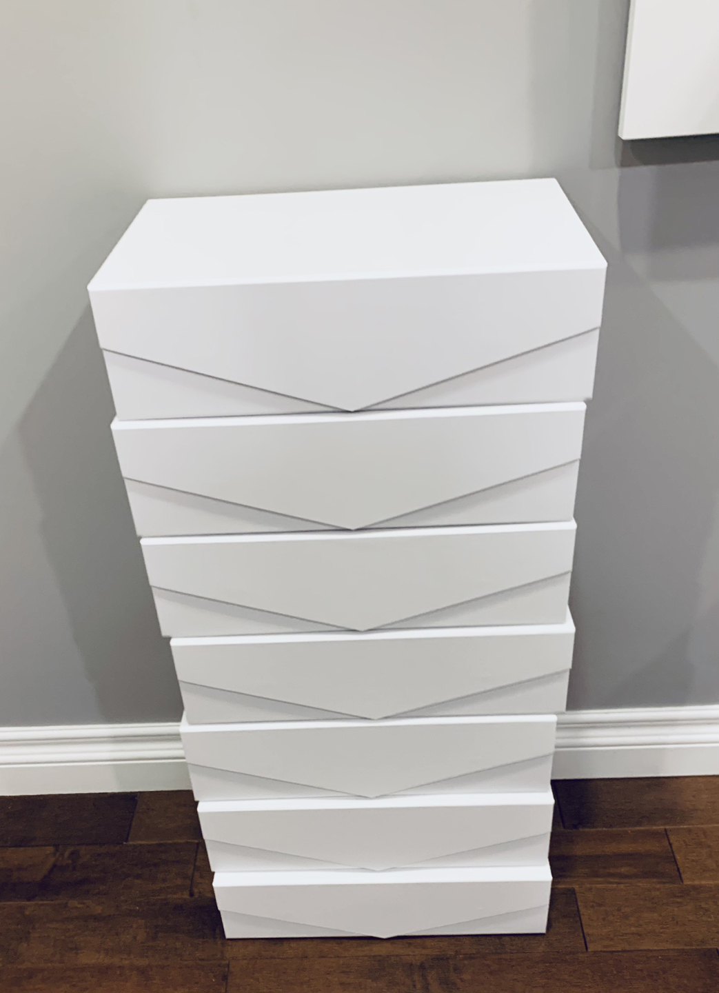 8 Bright White Magnetic Boxes For $40 - photo 4
