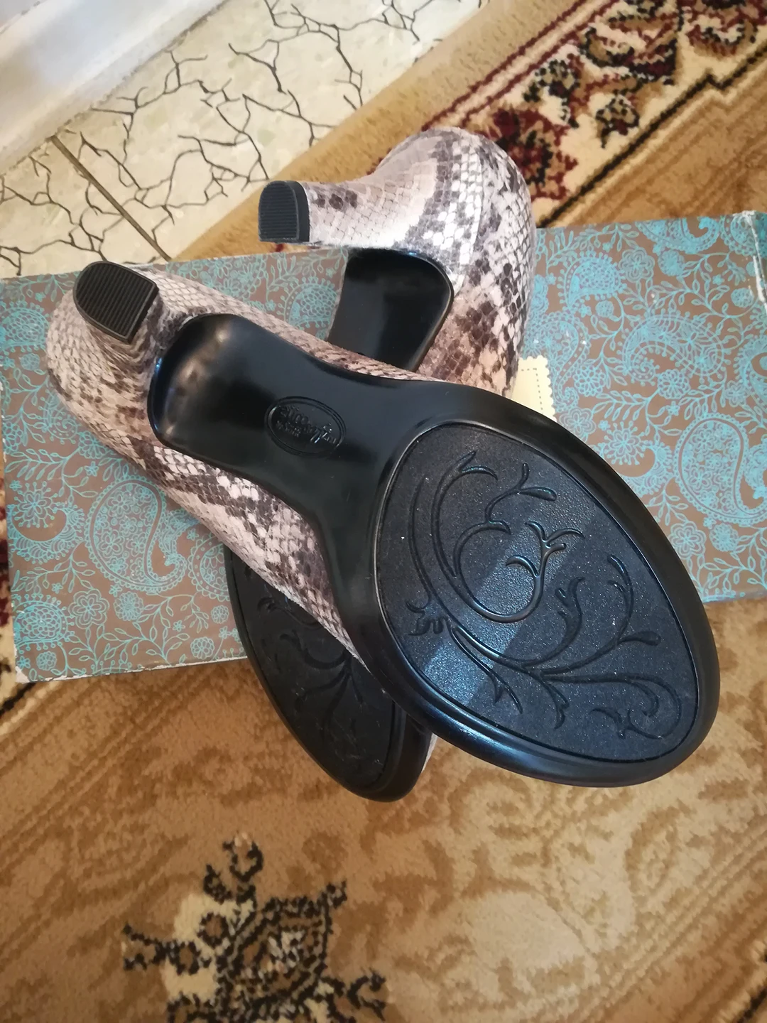 NEW Women's Euro Soft by Sofft, snake print high heel shoes image indicator(3)