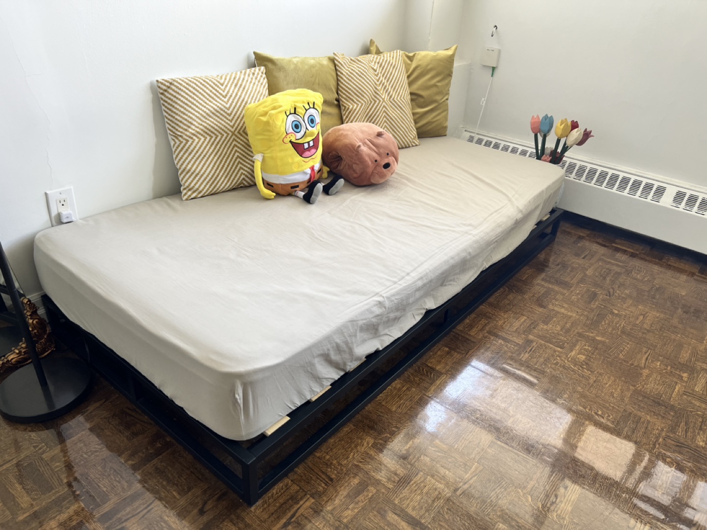 Zinus Low Profile Bed Frame (Twin) thumbnail