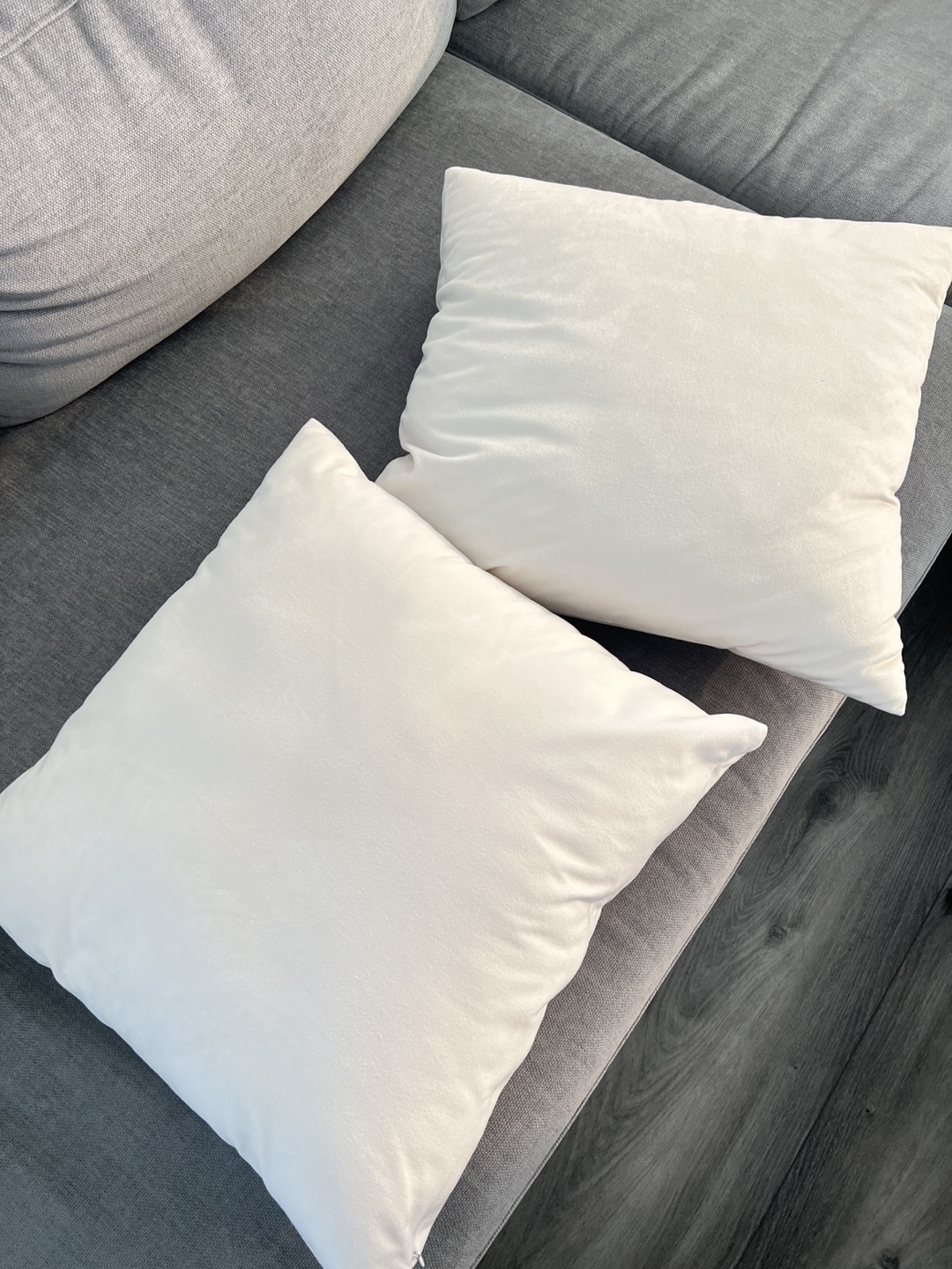 Velvet cushion thumbnail