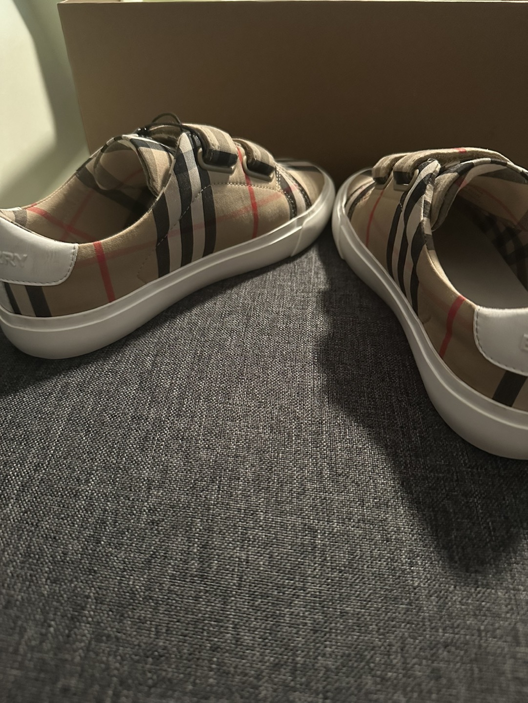 Kids Burberry Shoes, Like New! - photo 4