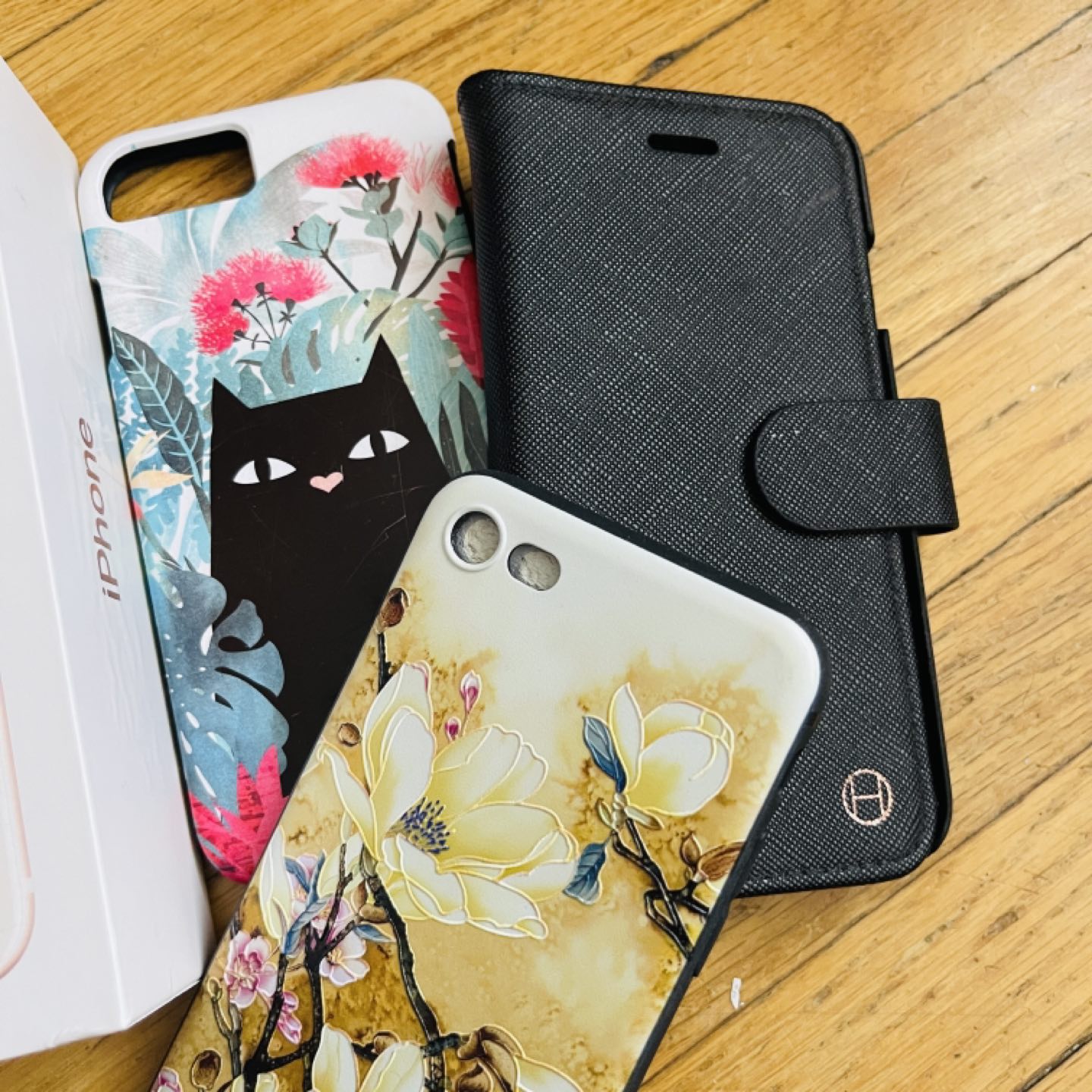 iPhone 8 (with cases) - photo 2