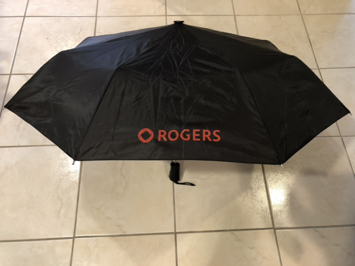 BRAND NEW totes automatic open compact black umbrella @downtown image indicator(3)