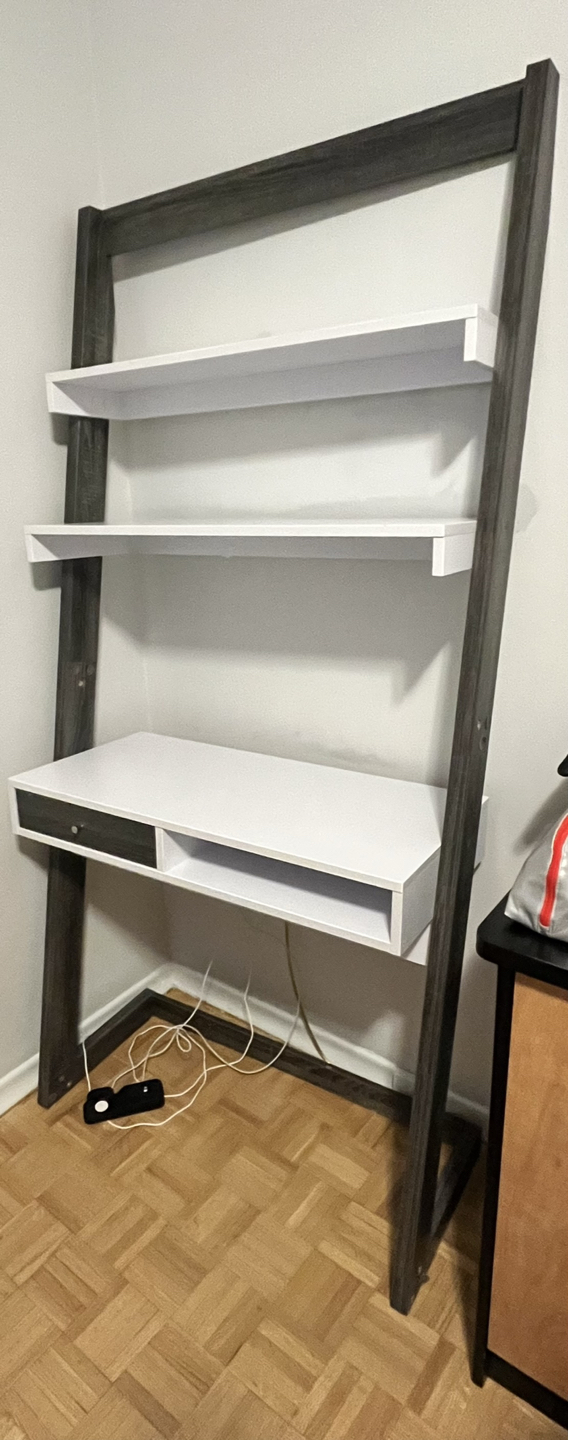 Desk - photo 4