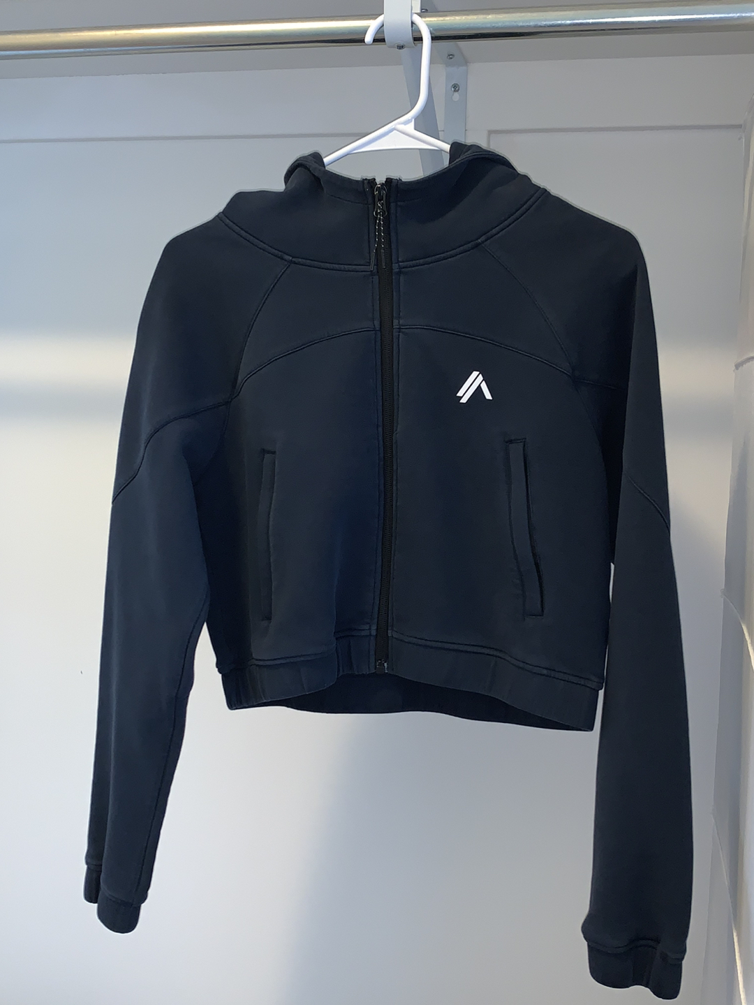 Alphalete cropped hoodie in navy