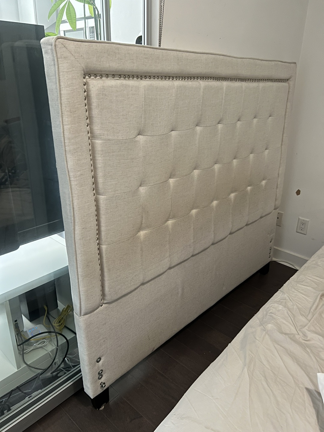 Head board thumbnail