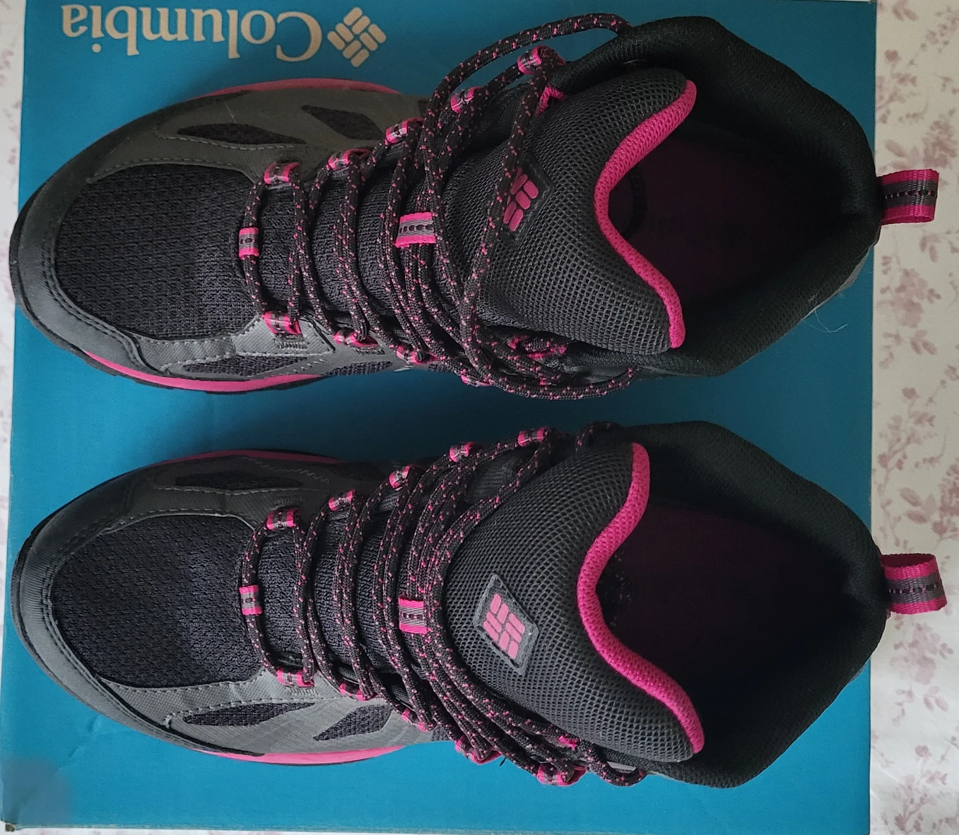 Columbia short boots
