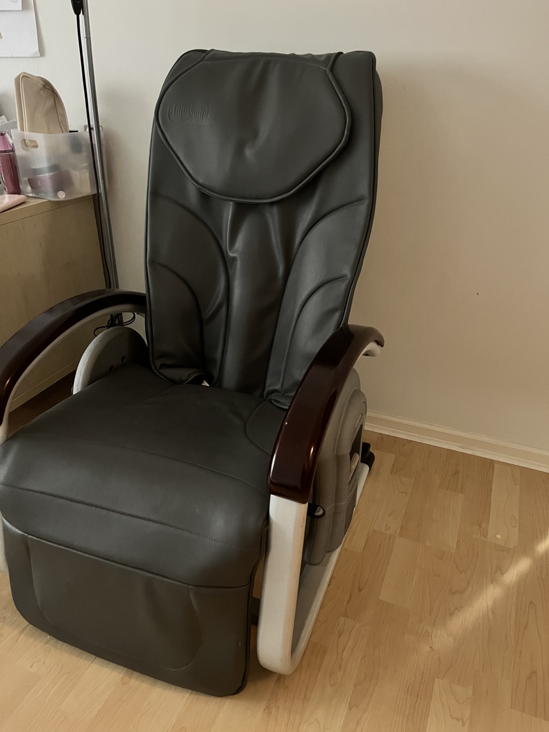 Free massage chair thumbnail