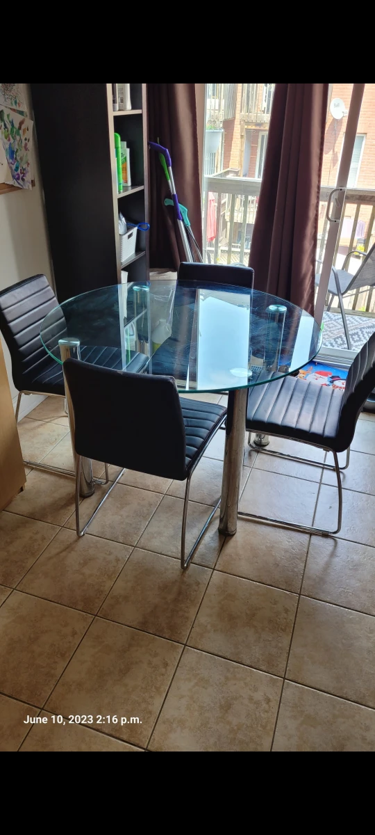 Glass dining table set with 4 chairs. - photo 2