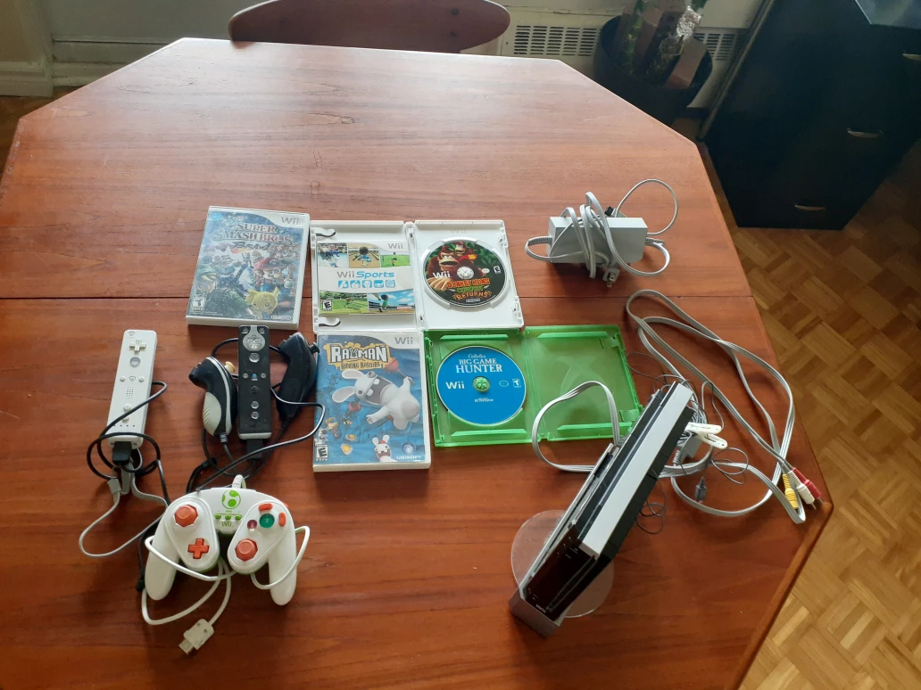 Wii system with controllers and games
