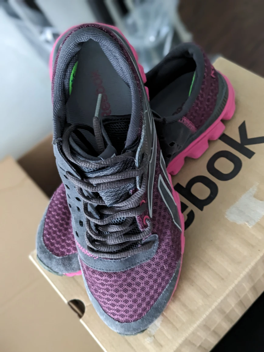 Reebok running shoes size 8.5 image indicator(2)