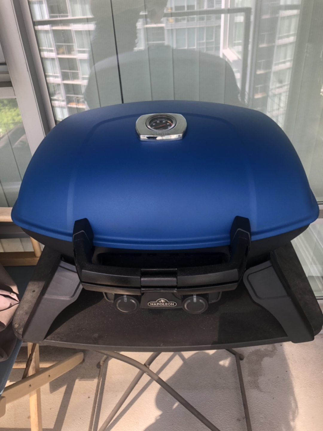 Very good condition BBQ + 2 FREE Canister and Accessories