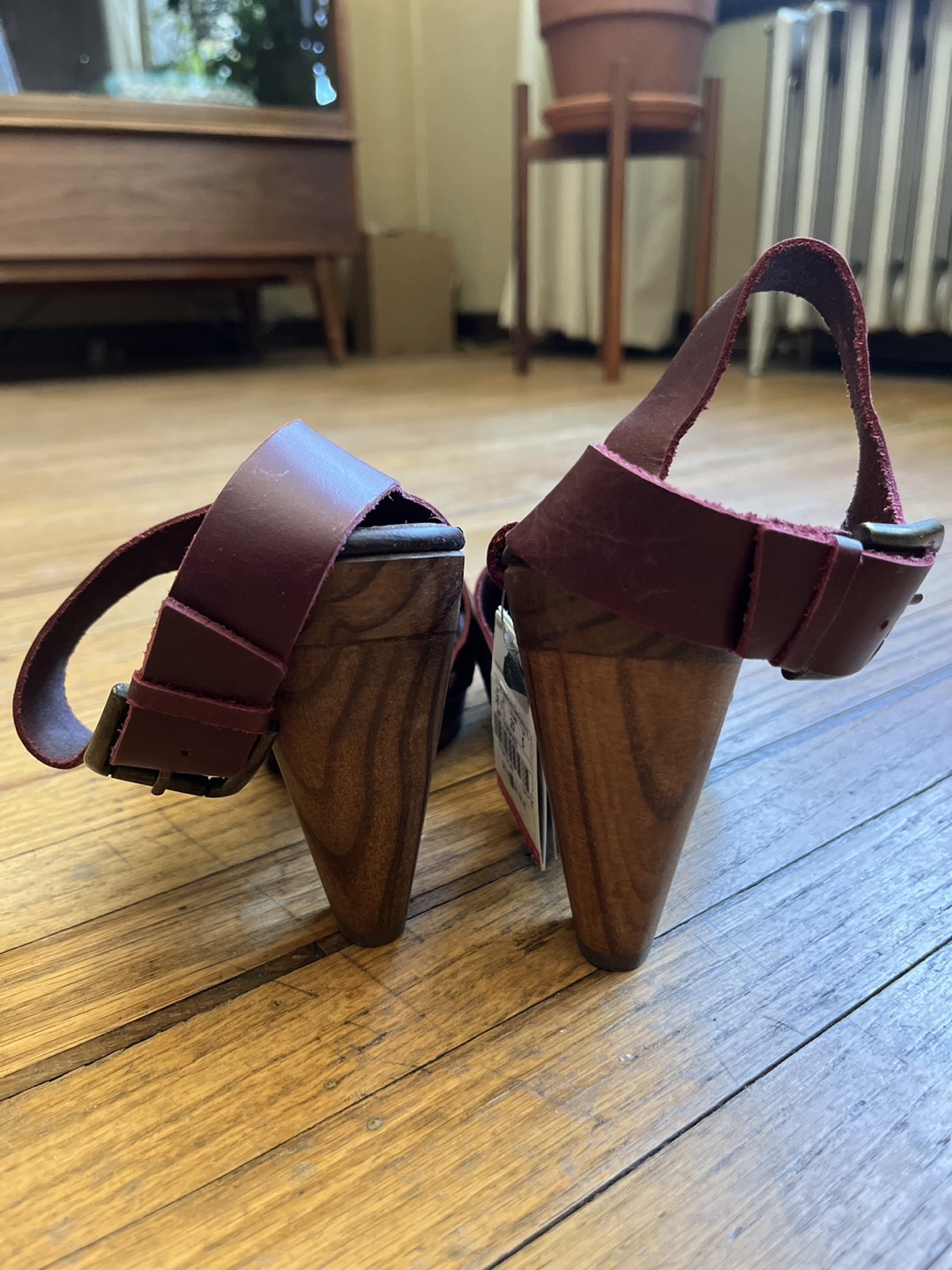 Brand New Burgundy Leather Clog Heels Size 7.5 / 38 image indicator(3)