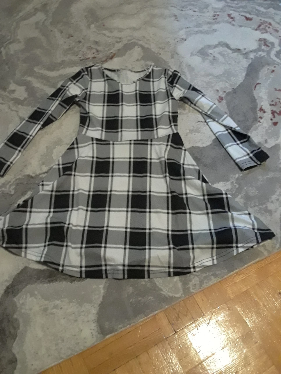 nice black and white dress thumbnail