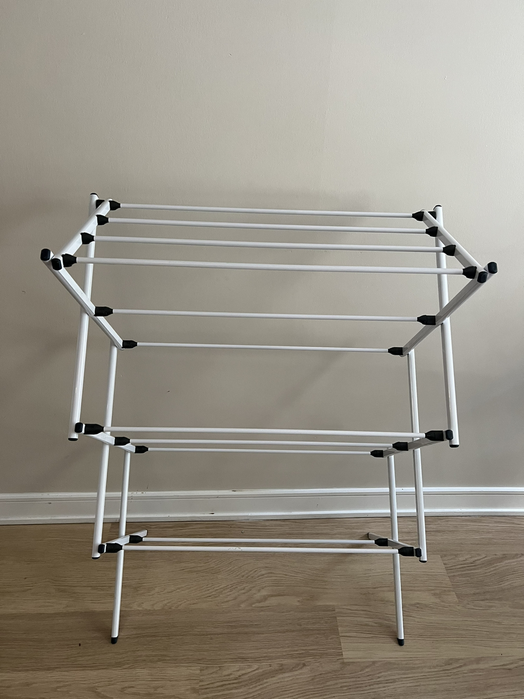 Laundry drying rack