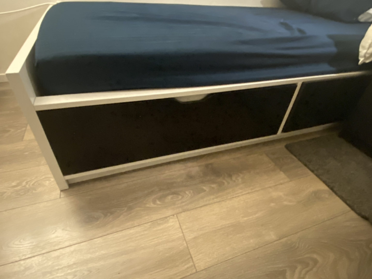 Twin bed with mattress - photo 3