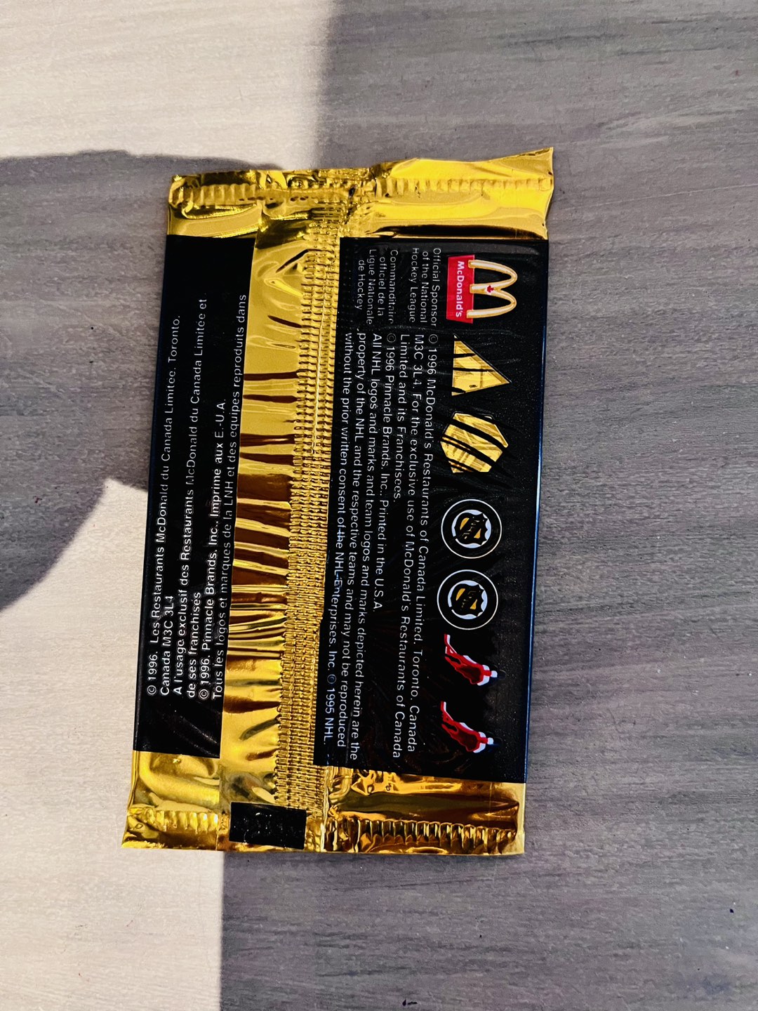 1996 Pinnacle Game Winners 3D Card McDonald Booster Pack NHL image indicator(4)