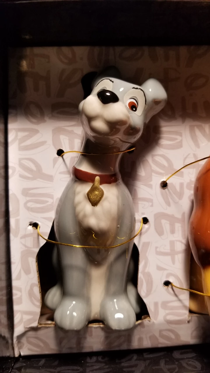 NEW: Cute Disney salt and pepper shakers image indicator(3)