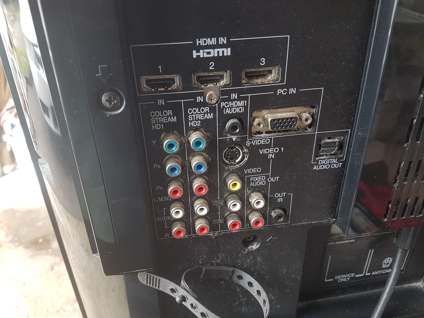 Toshiba TV with stand & remote image indicator(6)