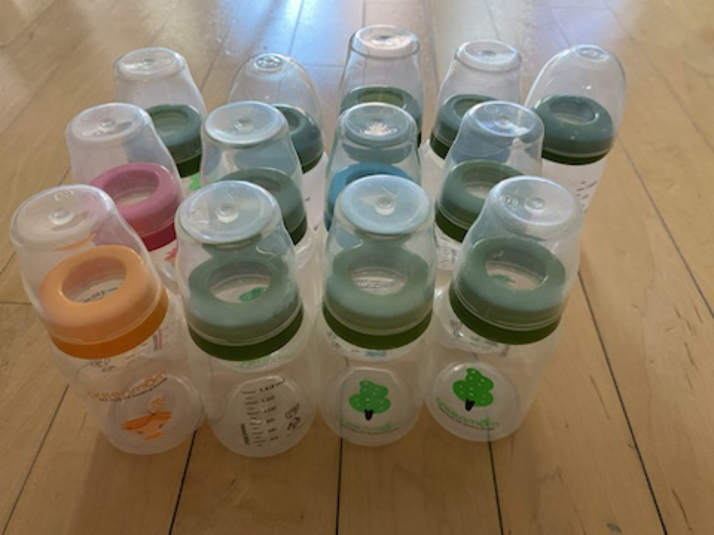Newborn baby formula bottles thumbnail