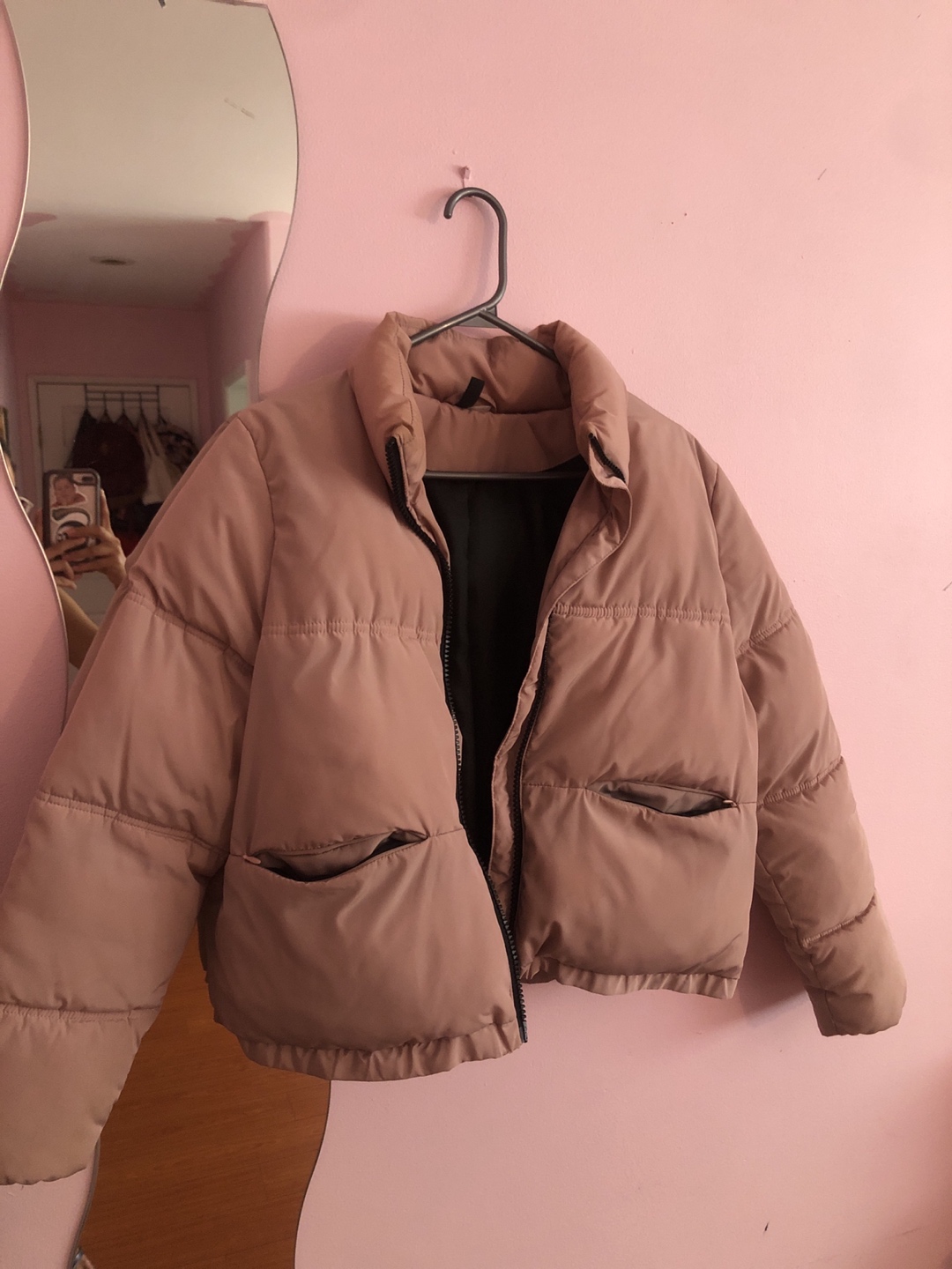 Cropped pink down jacket