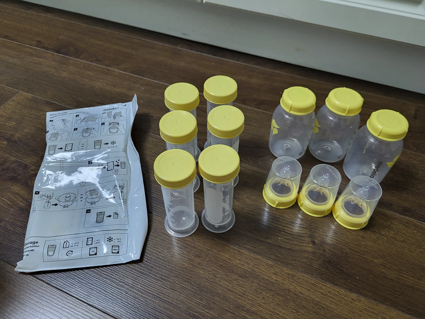 Medela Breast Milk Feeding Gift Set image indicator(2)