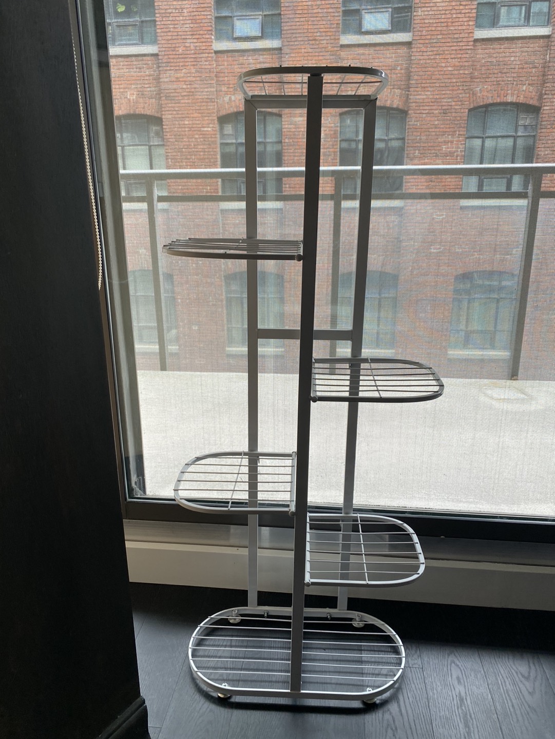 White Metal Plant Stand image indicator(2)