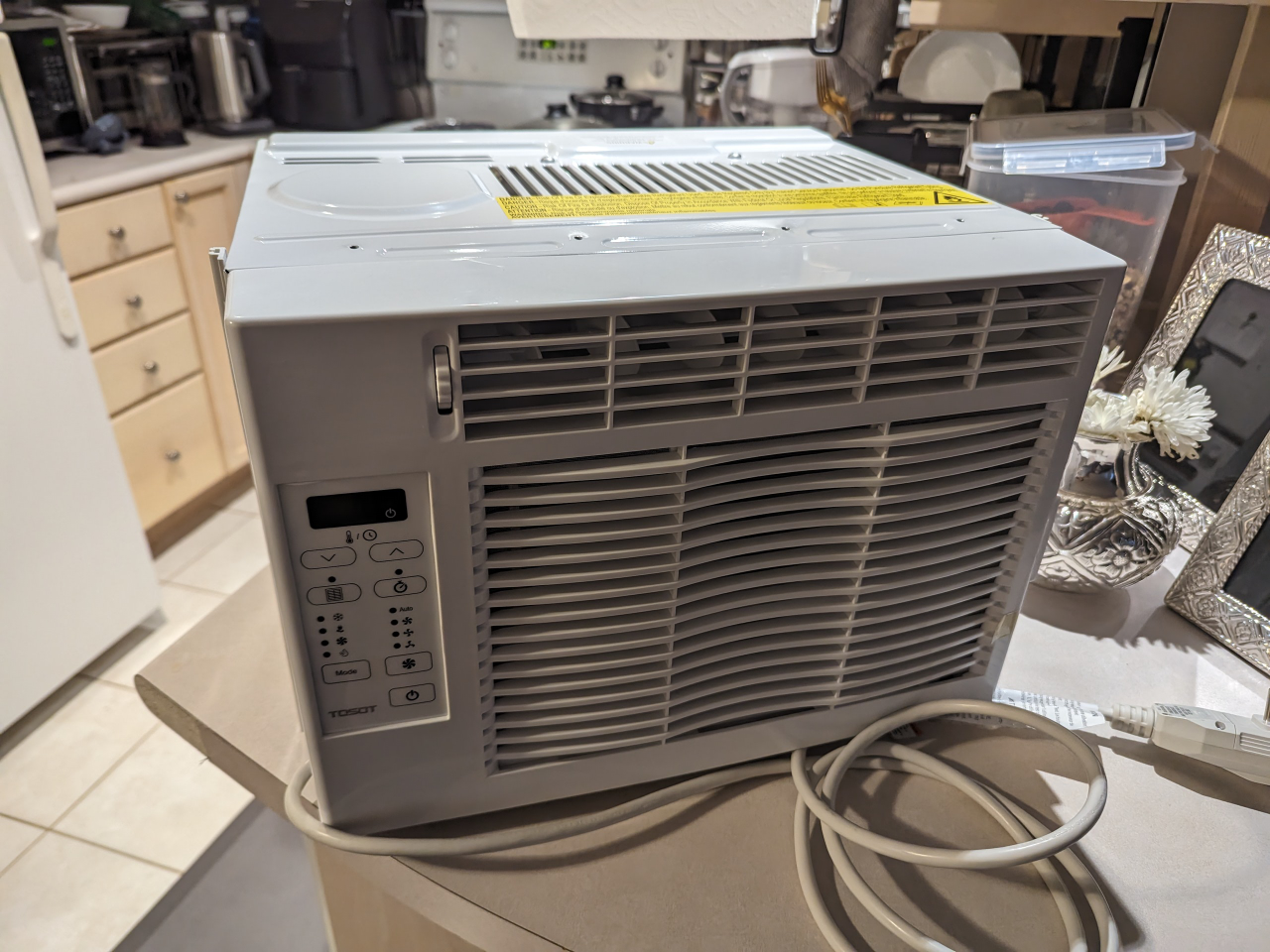 Tosot Window Air Conditioner, like new thumbnail