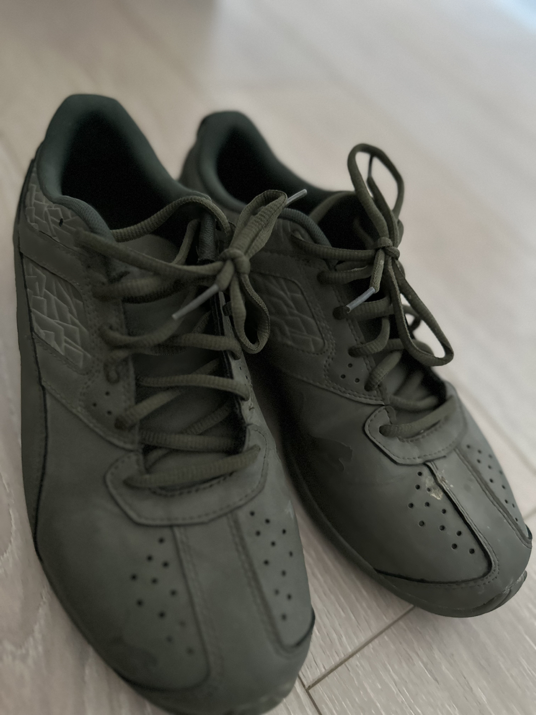 Puma shoes image indicator(2)