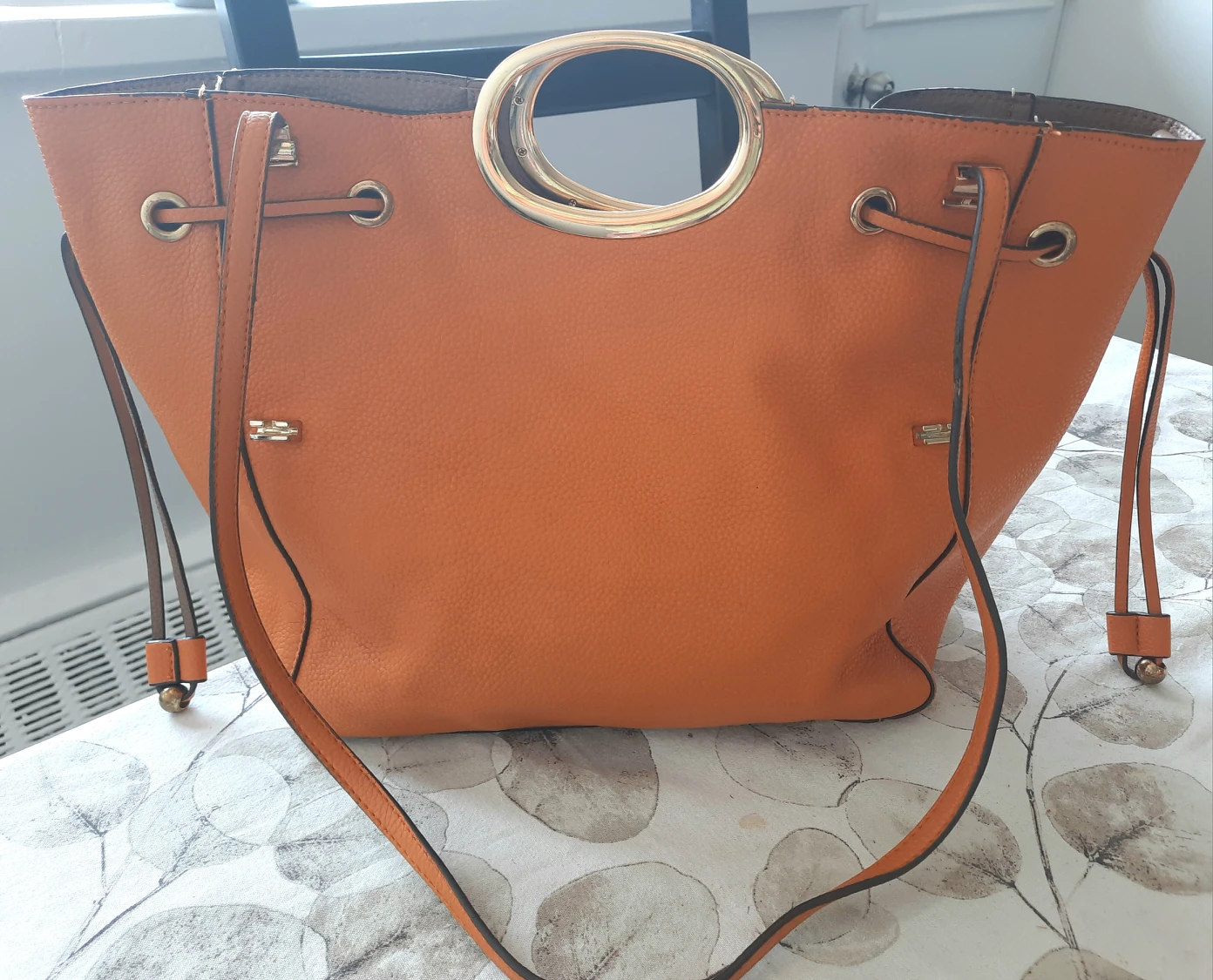 sandals and Women's handbag image indicator(4)