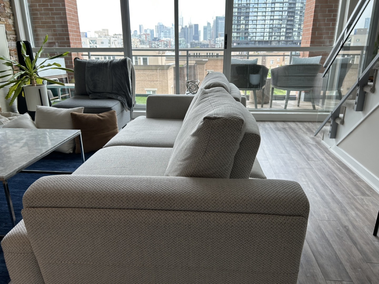 Modern Structube Couch - photo 3