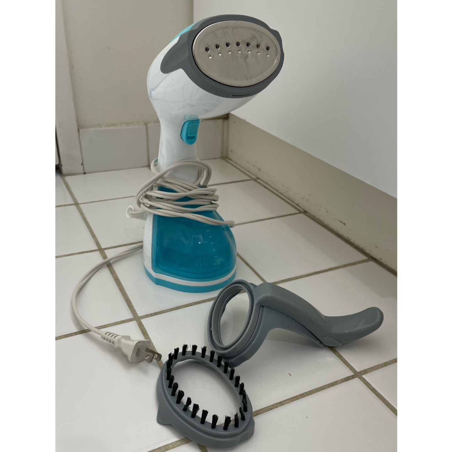 Handheld steamer