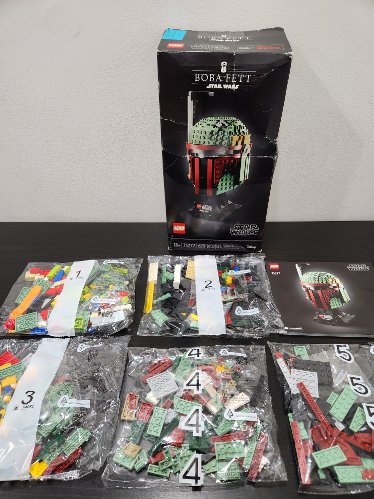 LEGO Star Wars Boba Fett helmet collectable kit