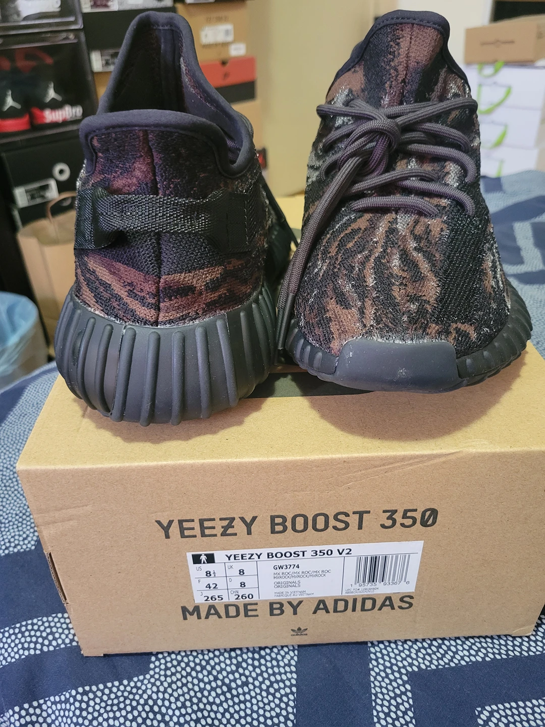 Yeezy Boost image indicator(3)