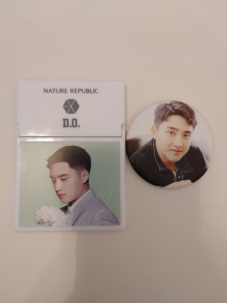 EXO D.O. (Kyungsoo) Pocket Mirror and Pin Button #freecycle
