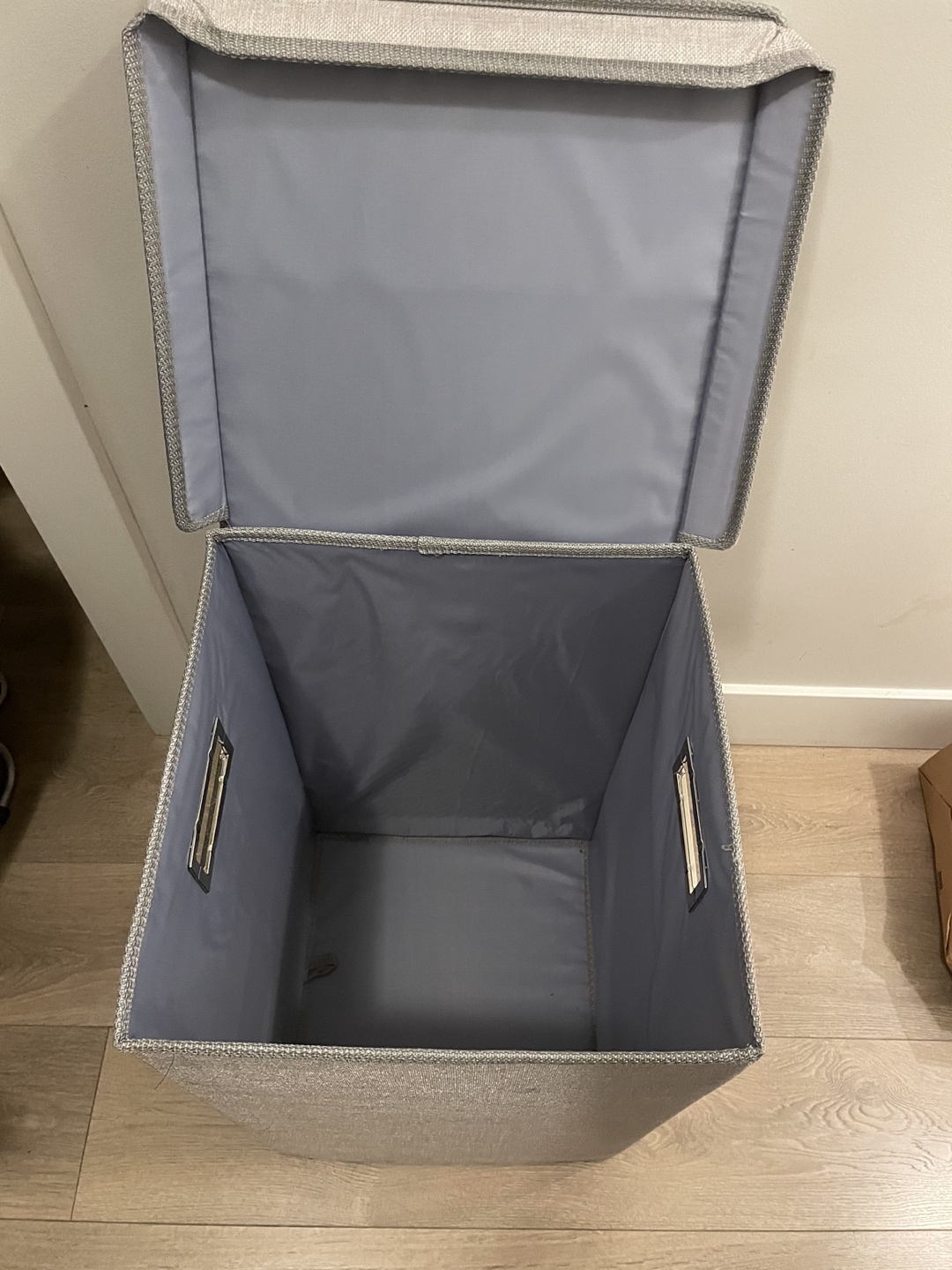 Fabric hamper with cover - photo 2