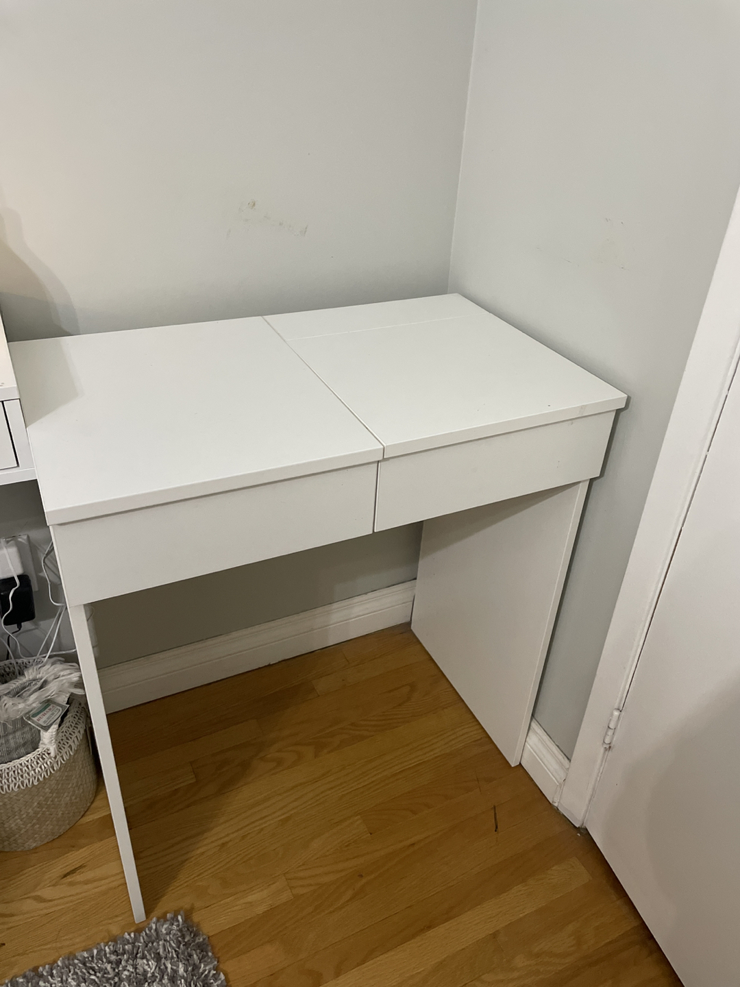 Makeup/vanity or work desk