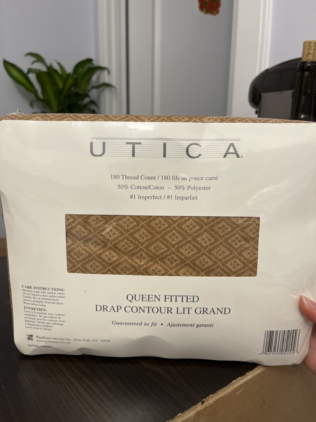 [2nd item 50% OFF shop-wide] UTICA Queen sized Fitted Sheet thumbnail