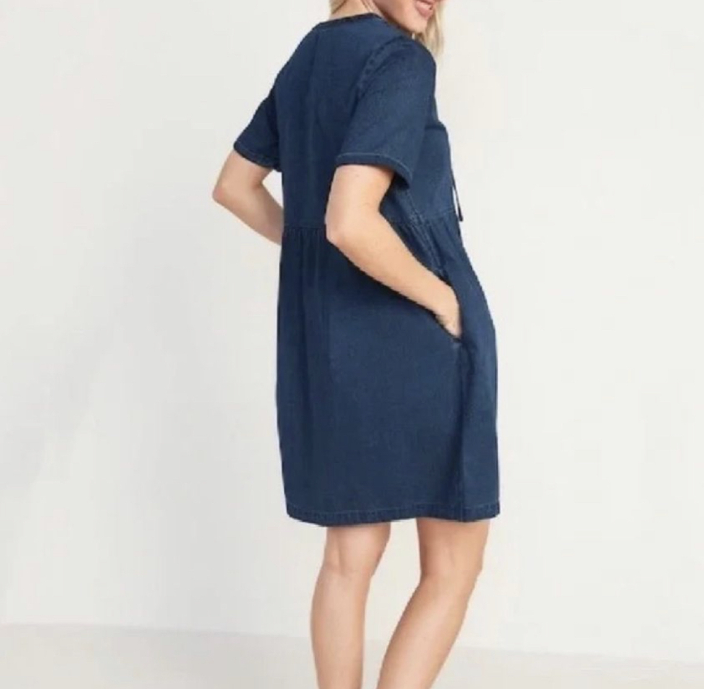 Old Navy women’s Lace-Up Medium-Wash Jean Shift Dress - S image indicator(2)