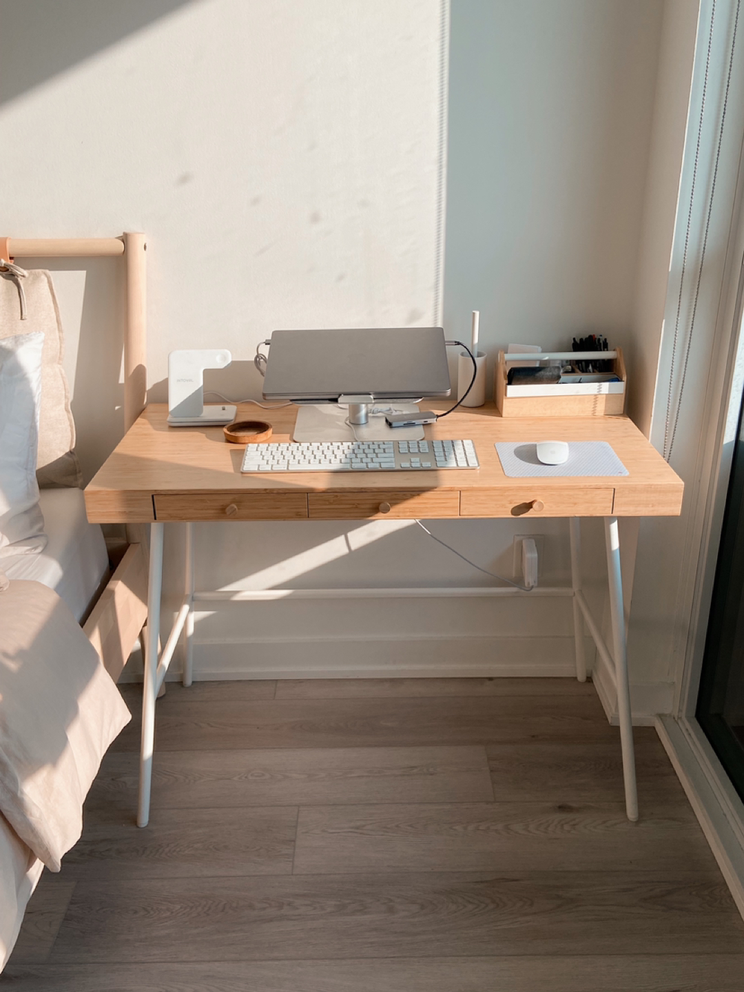 IKEA LILLÅSEN Desk thumbnail