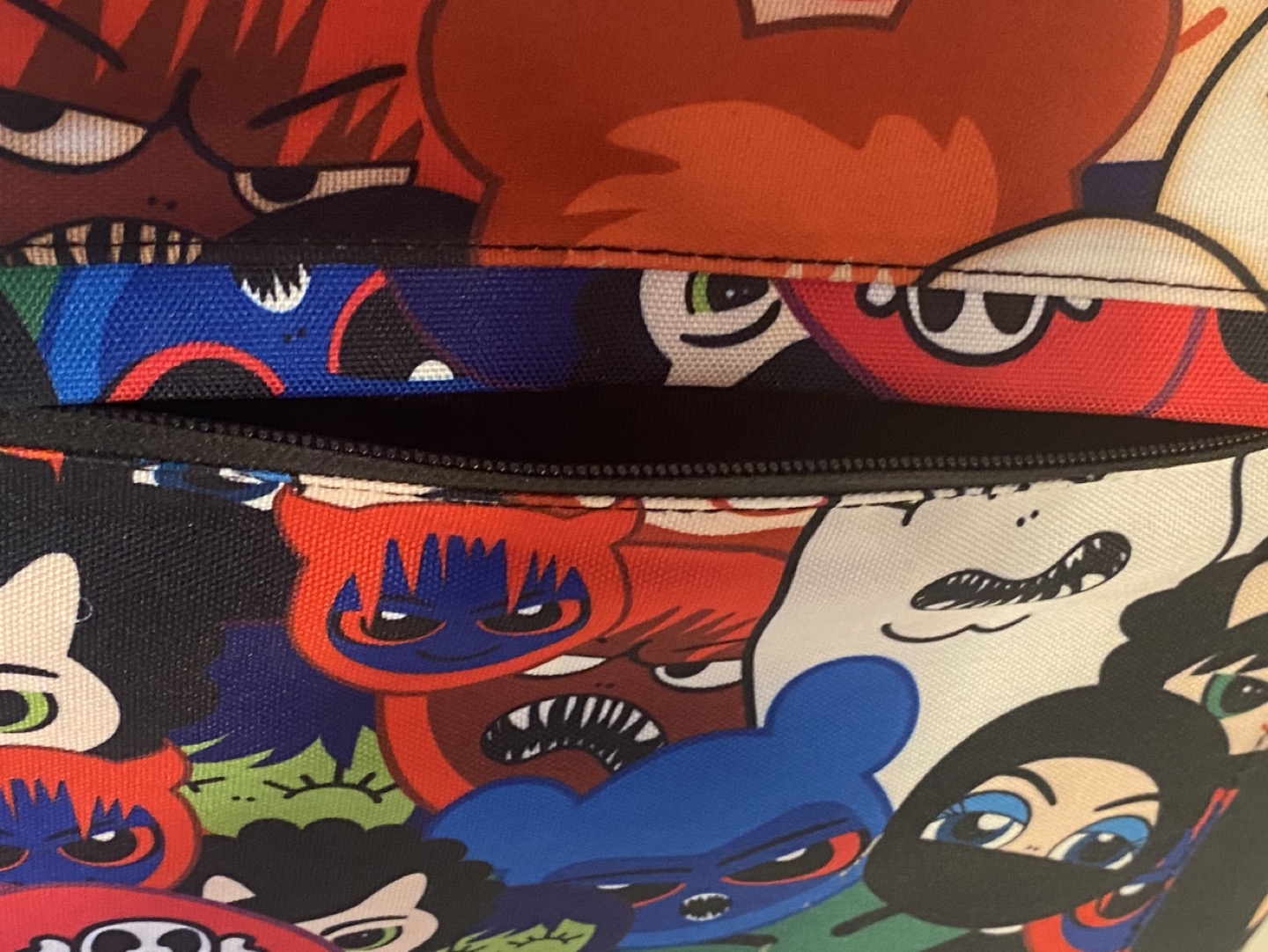 NWT-  iSKIN HAPPY FRIENDS Silo Slim padded laptop bag image indicator(4)